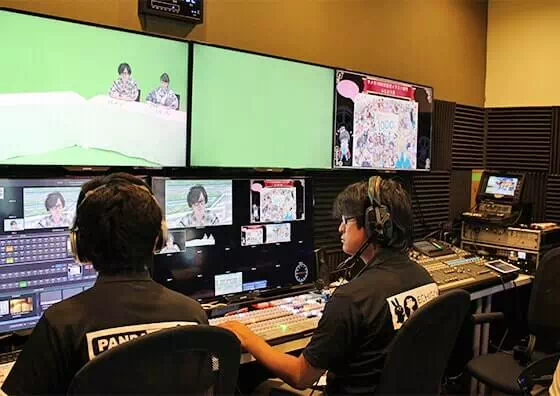 越後屋 高田馬場Aスタジオコントロールルームにてクロマキー合成の撮影
