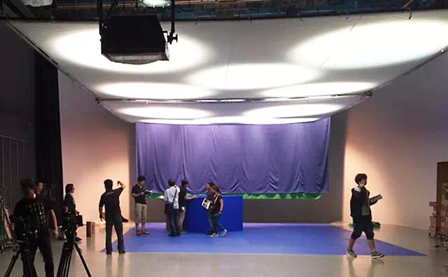 越後屋 浜町Aスタジオ にて-セット組み立ての様子