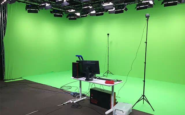 越後屋高田馬場Aスタジオにて-企業のWEB向けVPの撮影