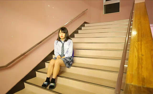 長南東小学校スタジオ廊下で生徒