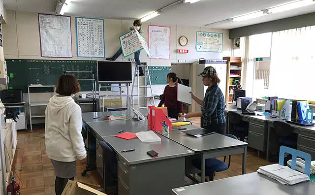 長南東小学校スタジオ 職員室