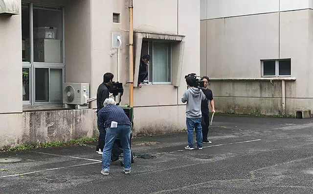 長南東小学校スタジオ 受刑者脱走