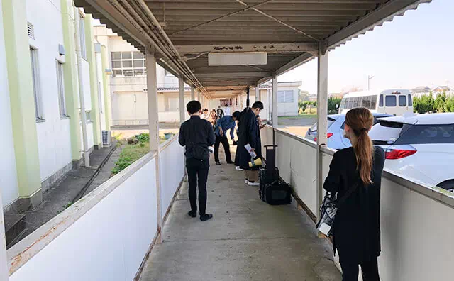 金江津小学校スタジオ 渡り廊下