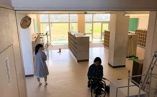 金江津小学校スタジオ 昇降口