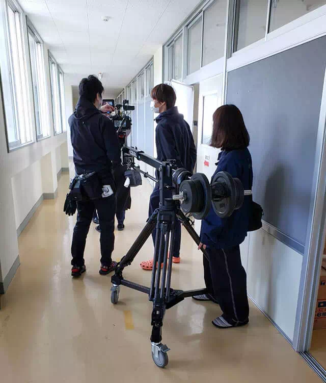 長南東小学校スタジオ 廊下