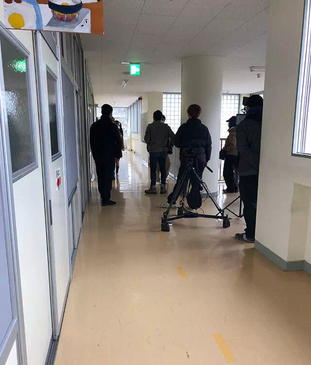 長南東小学校スタジオ 廊下