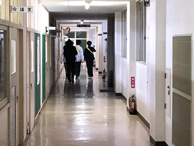 金江津小学校スタジオ 廊下